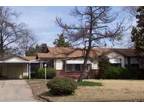 $900 / 3br - 1243ft² - Midtown 3/1/1...Pool, Deck, Gameroom..Wood