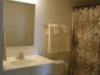 $625 / 1br - Walk to UTMB Gated Some utilities paid (Galveston) 1br bedroom