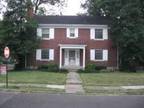 $1200 / 3br - 1500ft² - 200 Barberry- Off of Elizabeth St (barberry/ elizabeth