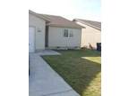 $725 / 3br - 1358ft² - Roomy duplex with a patio & private fenced backyard (562