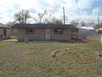 $640 / 2br - Most bang for your buck! 2 bedroom in Country Club with nice yard.