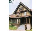 $705 / 1br - 550ft² - Sunny Upper Flat With All Utilities Included (410 E
