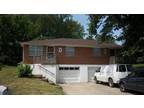 $595 / 2br - 840ft² - 3611 NE 42nd Ter-all brick duplex