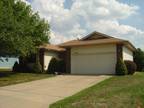 $825 / 3br - 2834 W. Katella Ln. (Springfield) 3br bedroom