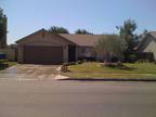 $1400 / 3br - 1764ft² - 3 Bedroom & 2 Bath + Den (Lemoore) 3br bedroom
