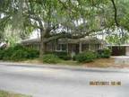 $875 / 2br - Daffin Park Duples (730 E. 46th St. ) (map) 2br bedroom