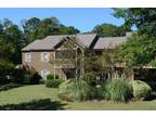$880 / 2br - 1157ft² - Newly renovated apts w/ new lighting, faux wood floors!!