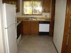$675 / 2br - Triplex in east Springfield (323 S 40th Pl. Unit B) (map) 2br
