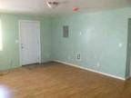 $595 / 1br - 700ft² - 1 BR/1 BA Dallas duplex w/ garage (Dallas) (map) 1br
