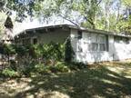 $750 / 2br - ft² - Large 2 bed 1 1/2 bath fcd yard 24th & Washburn [phone...