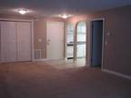 $950 / 1br - 800ft² - Beautiful large apartment HEAT & HOT WATER INCLUDED!