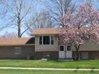 $675 / 2br - 1 bath, Centrally located, alot of extras! ( Peoria,Il) (map) 2br