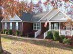 $1400 / 3br - ft² - Spacious Ranch Home on over an acre (Cleveland