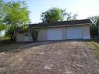 $650 / 1br - 500ft² - OIL/GAS WORKERS, EFF WITH GARAGE, PEAK A VIEW OF LAKE