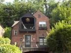 Beautiful first floor Duplex in Squirrel Hill. (3835 Beechwood Blvd.)