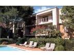 $1130 / 1br - 900ft² - Newly Renovated Interiors! 1x Den Starting at