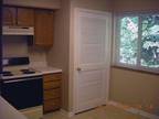 $550 / 2br - 700ft² - Hate Carpet? Like Peace and Quite? Check this out.