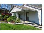 $800 / 2br - 884ft² - 2 BDRM Home W/ Garage! MUST SEE!! (Bloomington) 2br