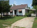 $750 / 4br - 1200ft² - 3 or 4 bedroom 1 bath Shively/crums ln (4012 Valley view