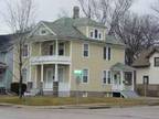 $575 / 3br - 975ft² - 3 Bedroom Apartment 1 full bath upper unit (Pearl St