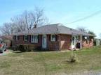 $585 / 2br - 826ft² - 304 Twin Oak Drive Unit B (304 Twin Oak Dr.