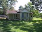 $550 / 3br - LARGE HOUSE WITH HARDWOOD FLOORS (BASTROP) 3br bedroom