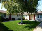 $875 / 2br - 900ft² - BEAUTIFUL COURTYARD 4-PLEX ACROSS FROM GOLF COURSE!