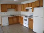 $650 / 2br - 950ft² - 2bed/1bath, Dble garage, Large bedrooms/closets!!