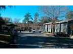 $849 / 2br - 2 Br 2 1/2 bath condo over looking pool (Sw Gainesville) 2br