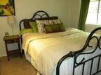 $35 / 1br - Temporary Room Share in N-end (Hyde Park) (map) 1br bedroom
