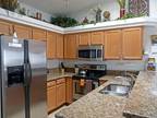 1000ft² - Fully Furnished with Garage **Discounted Rates**