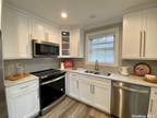 23 Weaver Dr 14 5B, Massapequa, NY