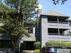 908 Woodhaven Dr, Edison, NJ 08817