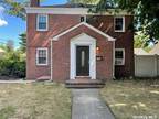 1366 Grand St, Westbury, NY 11590