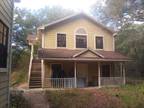 800 sq ft Carriage house studio