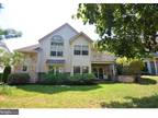 507 Foxmeadow Dr, Royersford, PA 19468