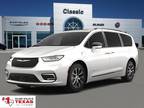 2023 Chrysler Pacifica Plug-In Hybrid Pinnacle