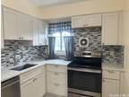 8 Hilton St, Lynbrook, NY 11563