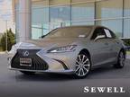 2019 Lexus ES 300h