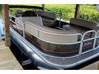 2019 Sun Tracker Party Barge 18 DLX