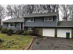 Nice House. 11 Tamarack Rd, Edison, Nj 08820