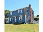 Peaceful House. 1 Longmeadow Ave, Middletown, Ri 02842