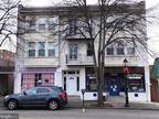 33 S York #3B, Hatboro, PA 19040