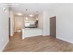 A Modem 2 Bedroom ,2 Bathroom W/Laundry In Unit