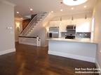 Designer Three Bedroom Apartment In The Heart O...