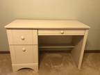 Study desk/ computer desk