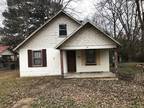 2 Bedroom 1 Bath Fixer Upper "The Block House"
