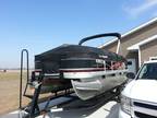 2014 18' SunTracker pontoon boat