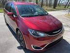 2017 Chrysler Pacifica Touring-L Minivan 4D