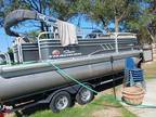 Sun Tracker Party Barge 20 DLX